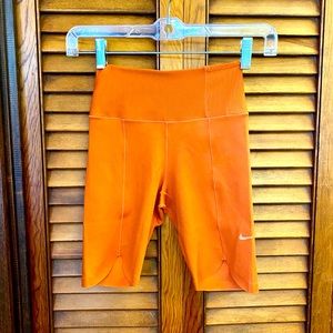 Nike | One Luxe 7” Mid Rise Tight Fit Short